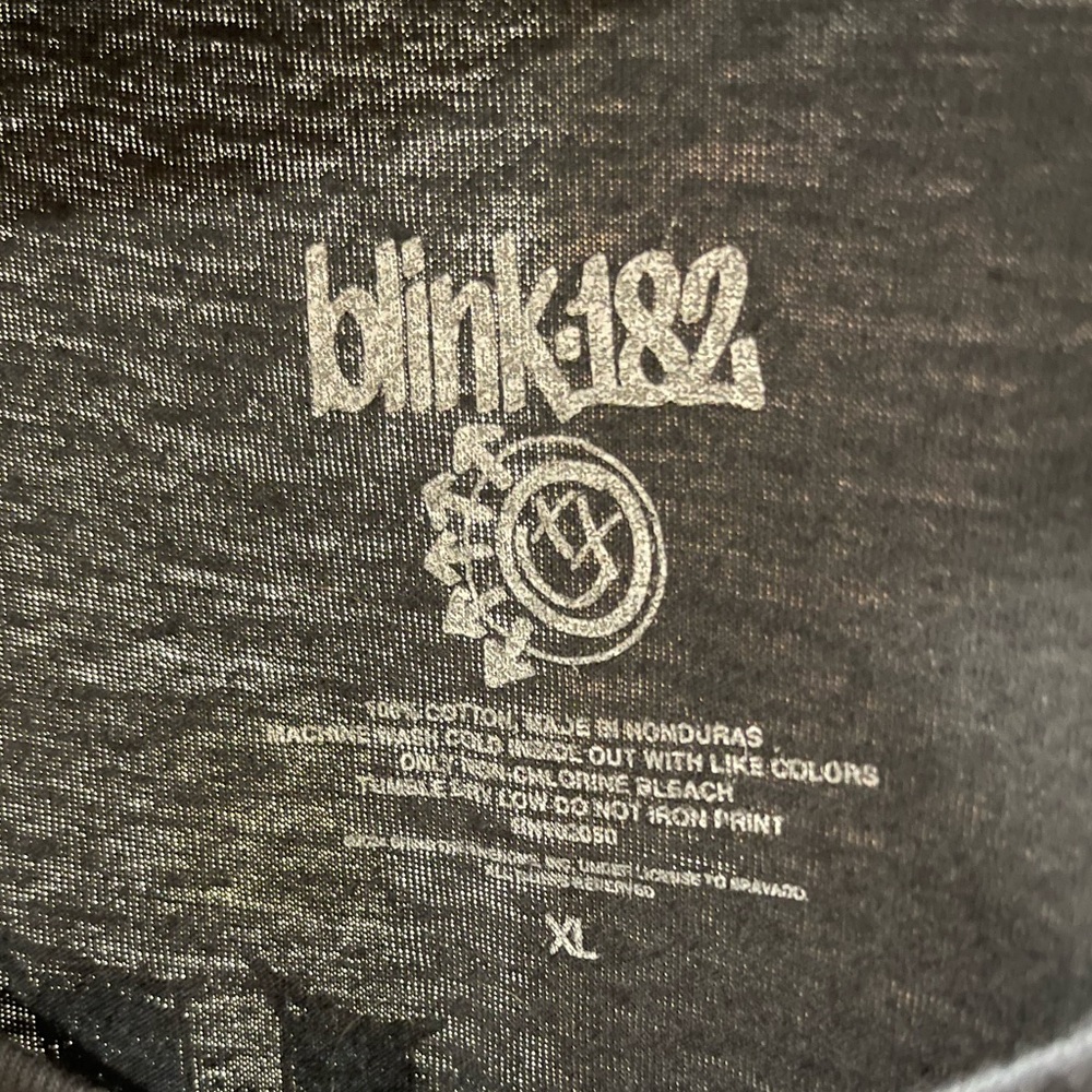 Blink-182 Band Tee - Official Tour Merch - Picture 5 of 7